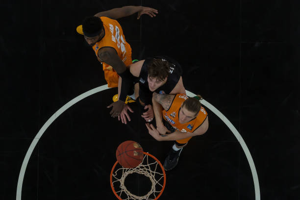 多年轻人关 多年轻人关