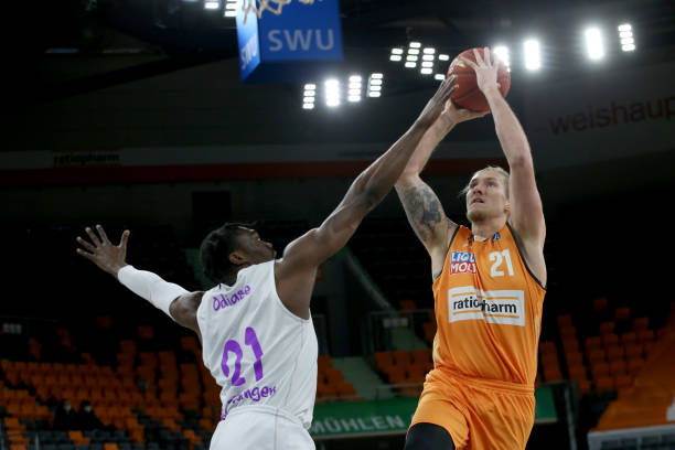 战术碰撞 战术碰撞