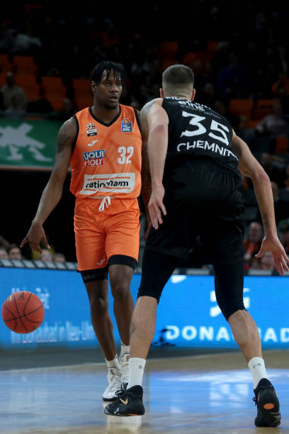 定了坚实的 定了坚实的